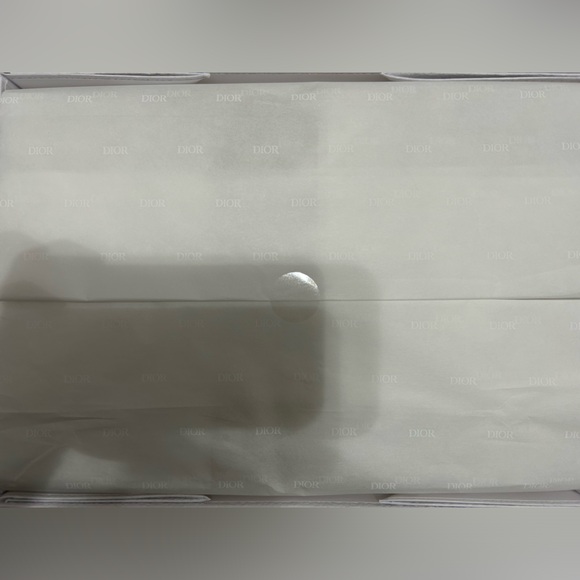 Dior gift box with ribbon and tissue paper - Picture 2 of 2